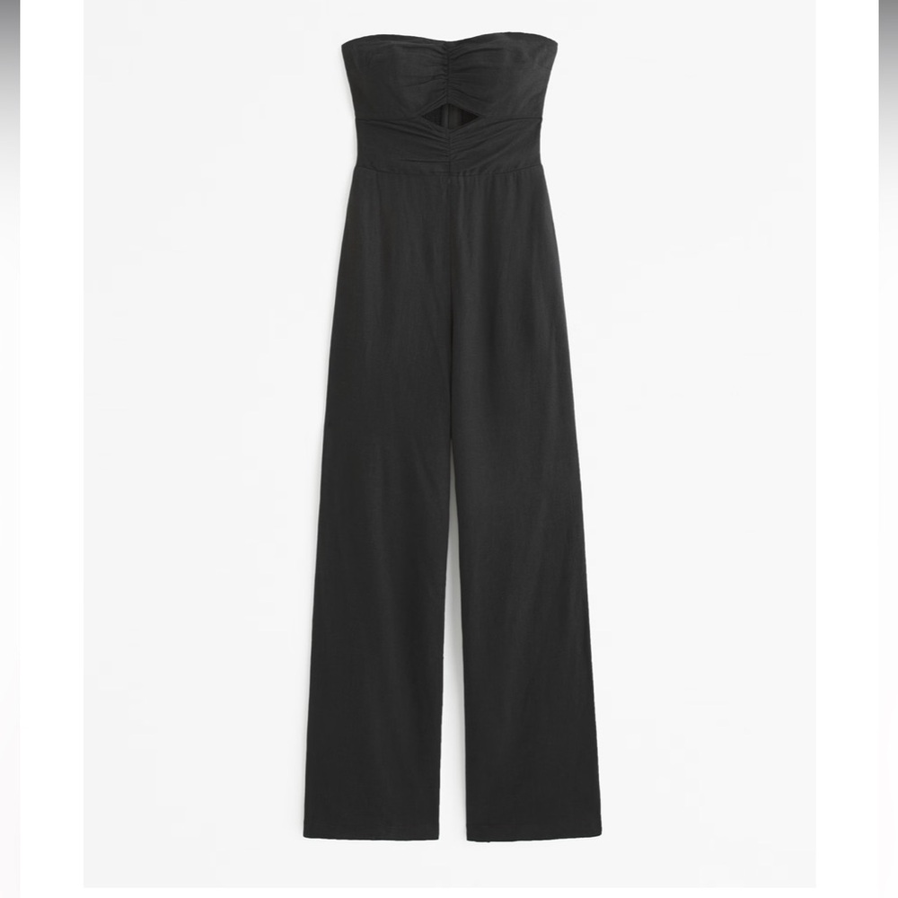 Abercrombie & Fitch Linen Blend Wide
Leg Jumpsuit Black Cutout Detail